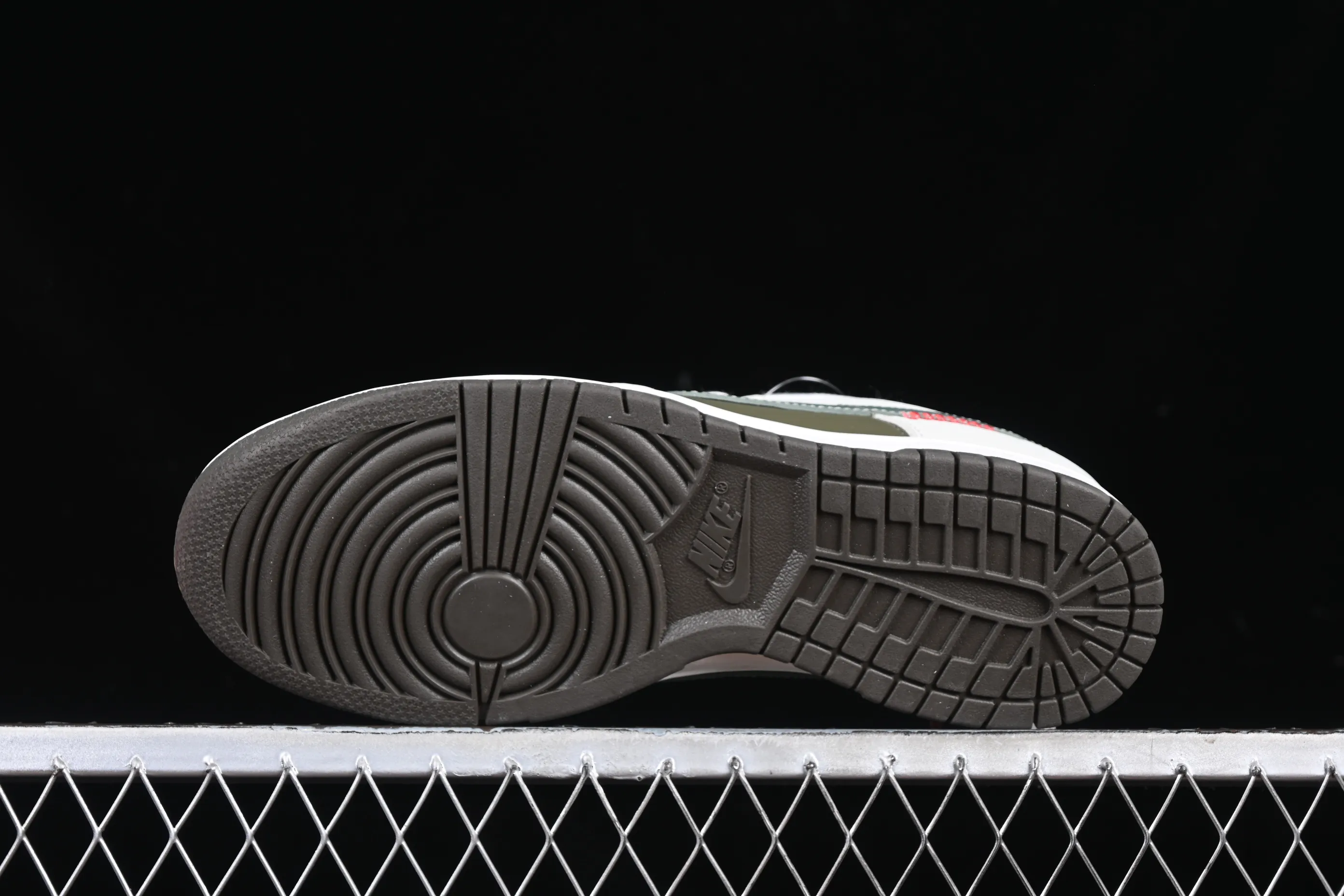 All Categories Nk SB Dunk Series Nk SB Dunk Low Low-top sneakers Nk SB Dunk Low "Year Of Snake" Year of the Snake limited low-top casual sneakers HV5980-231